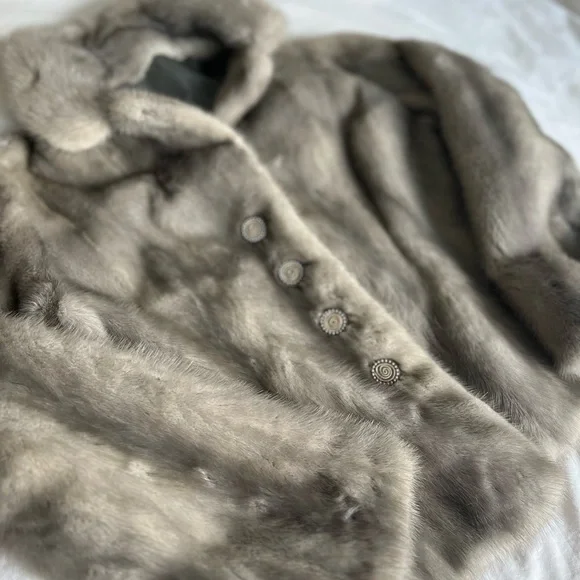 Gorgeous light grey Mink jacket perfect conditions from Paris - Picture 7 of 16